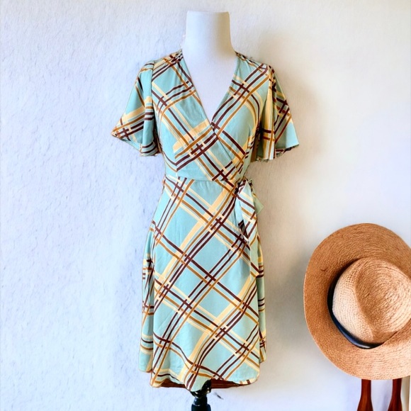 Forever 21 Plaid Wrap Dress Size Small - Picture 2 of 11